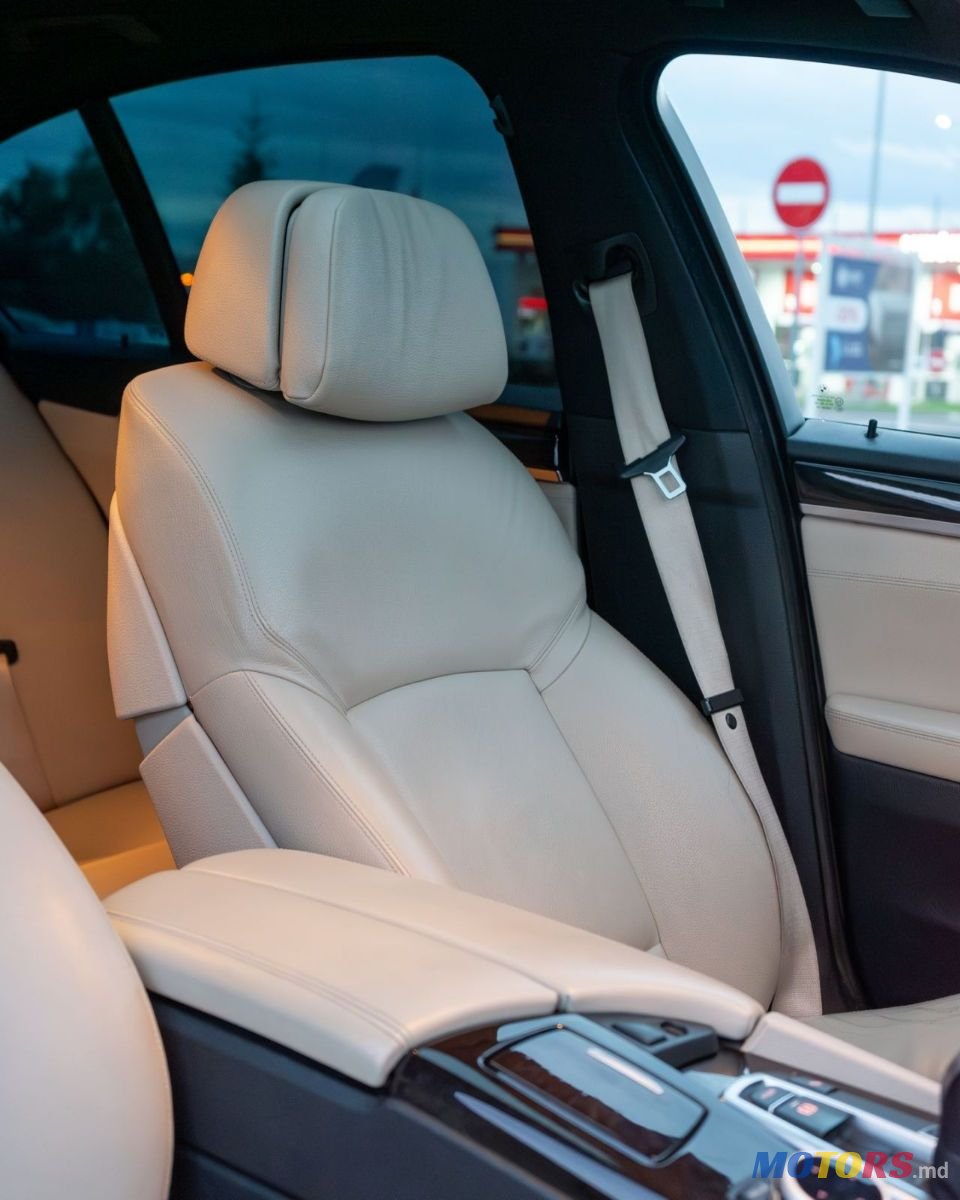 2011' BMW 5 Series photo #4