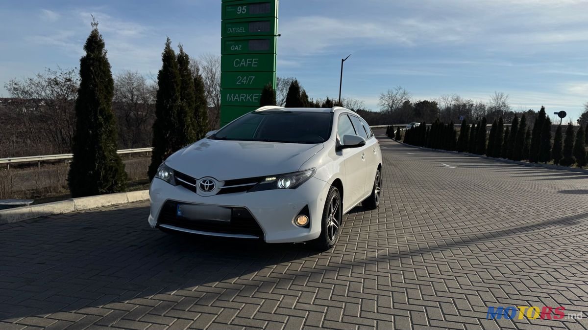 2015' Toyota Auris photo #1