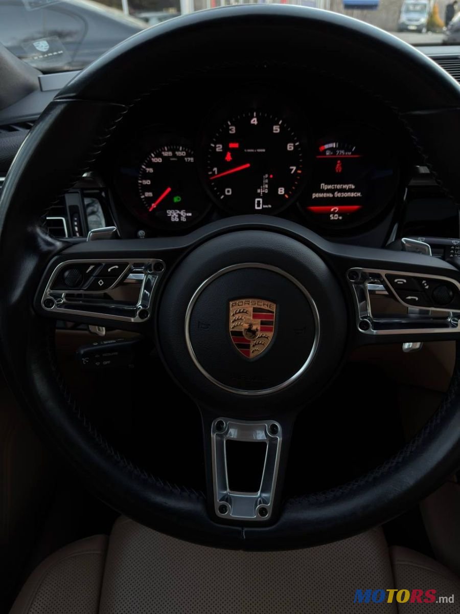 2020' Porsche Macan photo #2