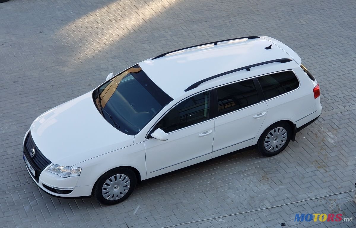 2009' Volkswagen Passat photo #5