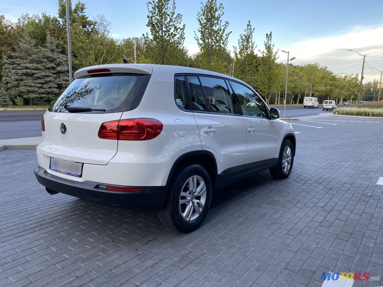 2016' Volkswagen Tiguan photo #4