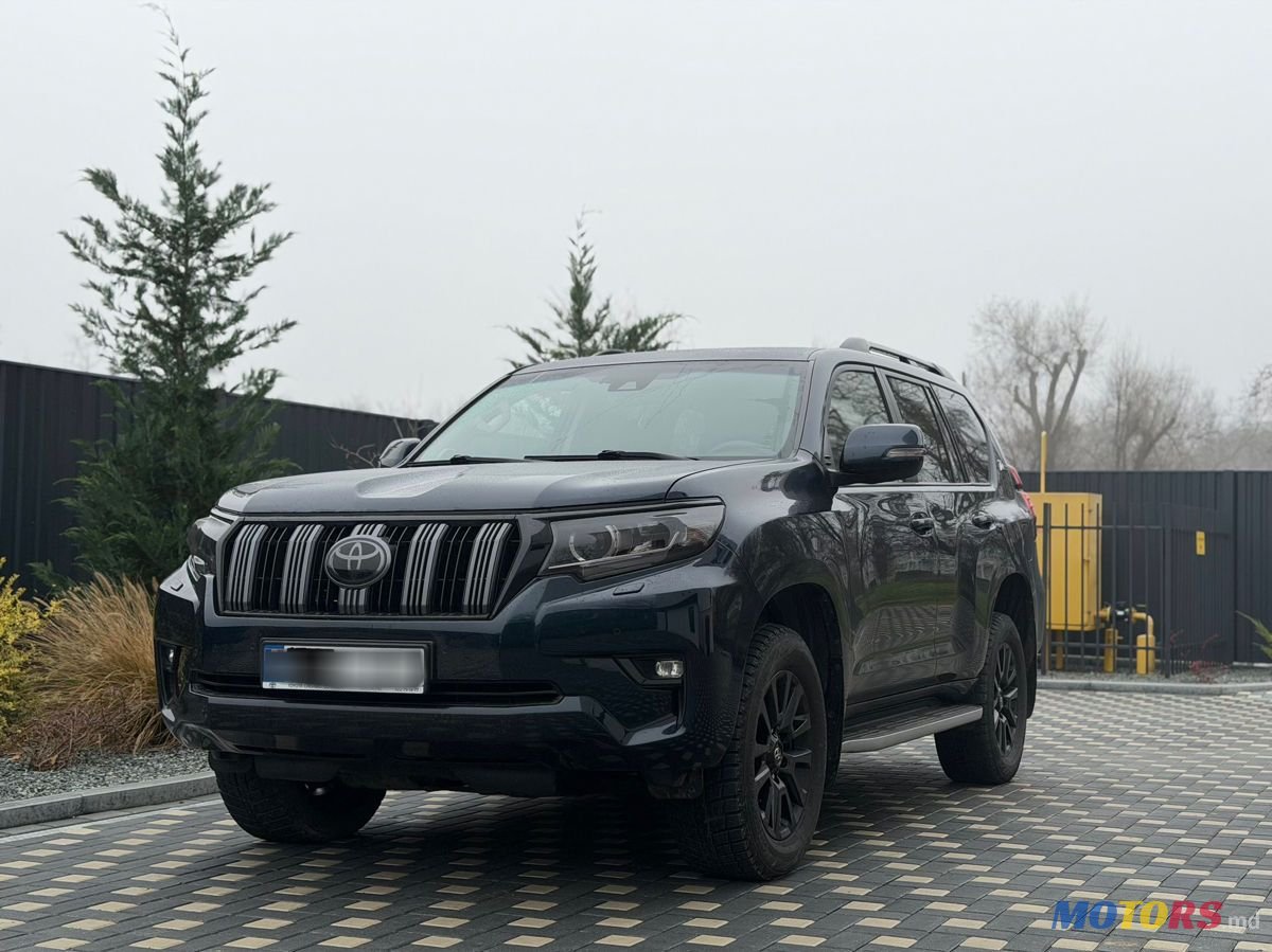 2018' Toyota Land Cruiser Prado photo #1