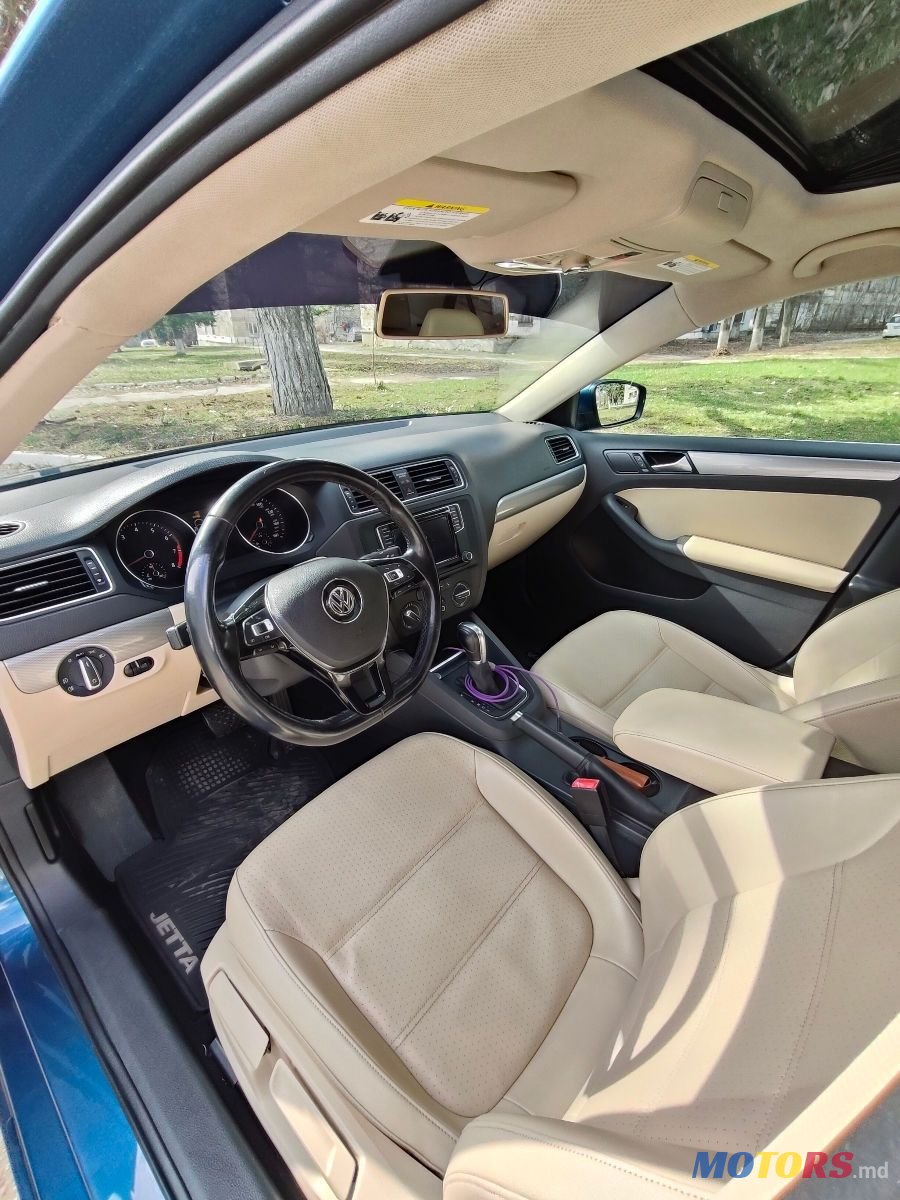 2017' Volkswagen Jetta photo #5