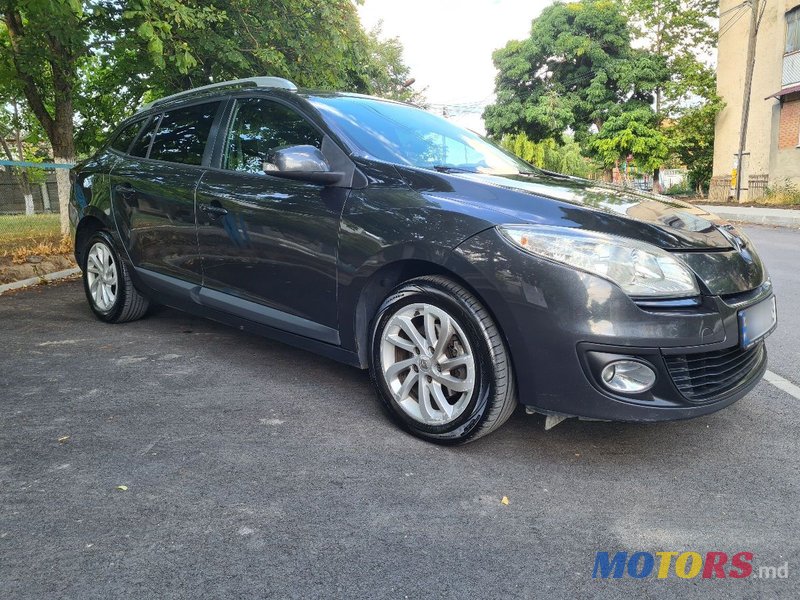 2012' Renault Megane photo #2