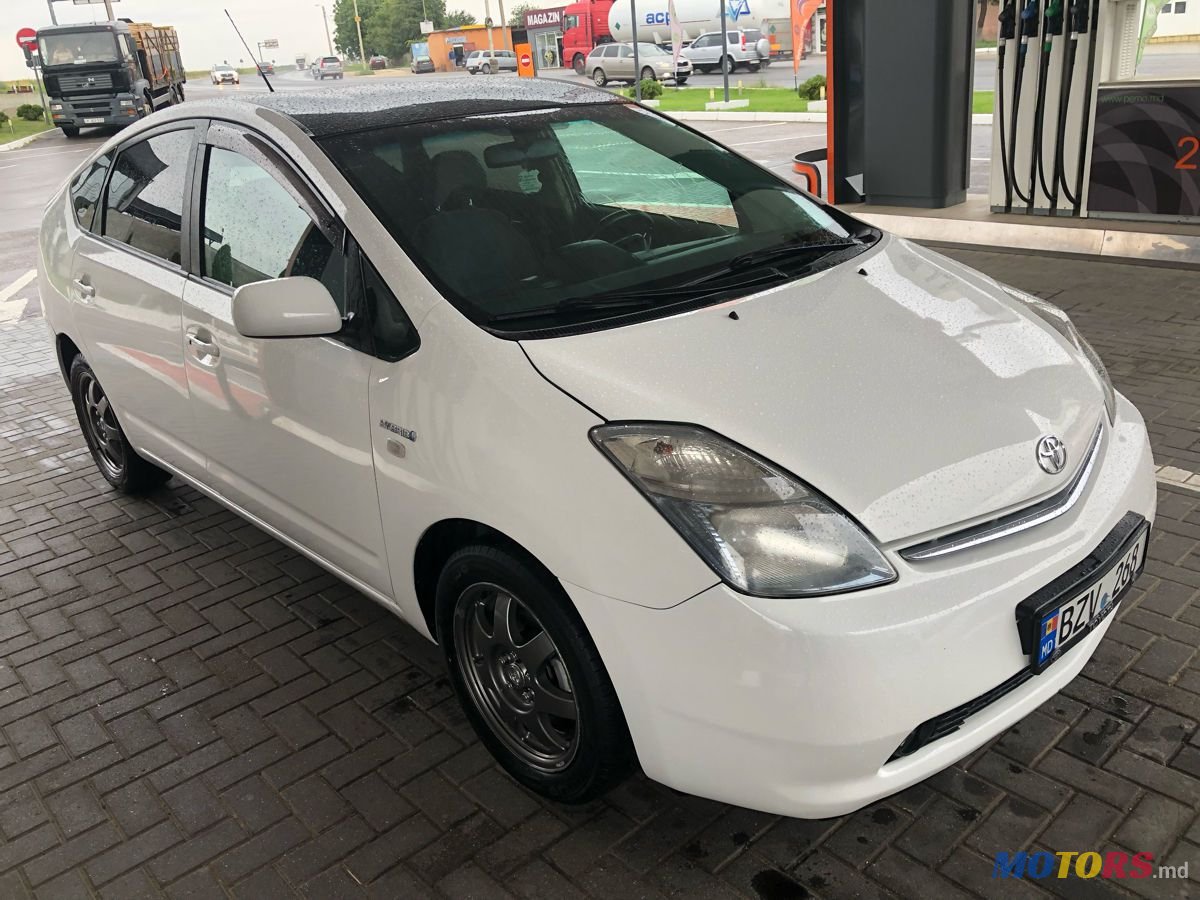 2008' Toyota Prius photo #3