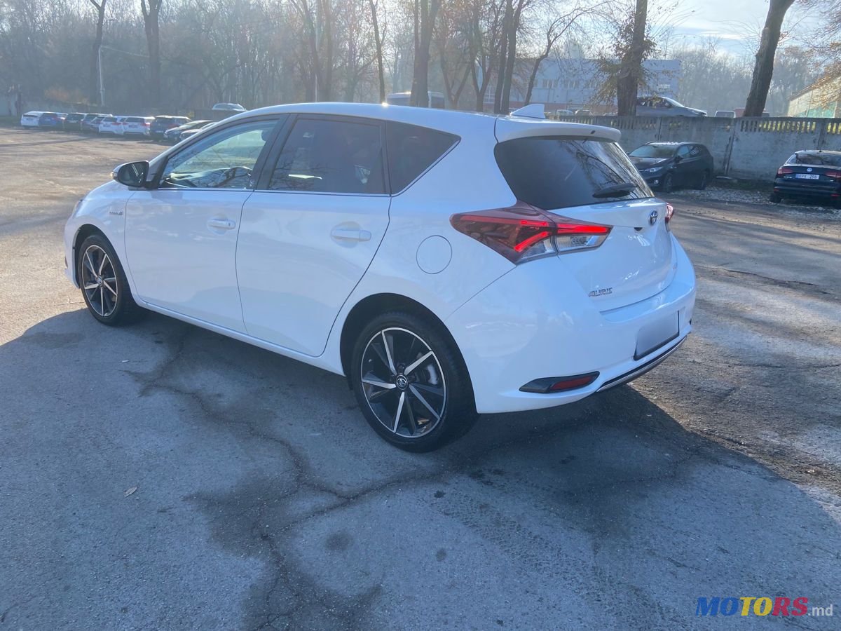 2015' Toyota Auris photo #3