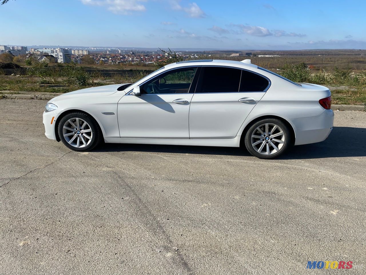 2013' BMW 5 Series photo #2