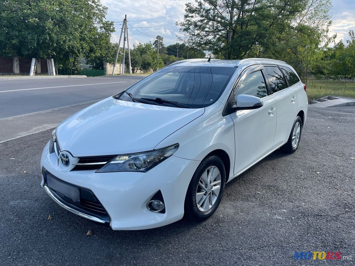 2013' Toyota Auris photo #1