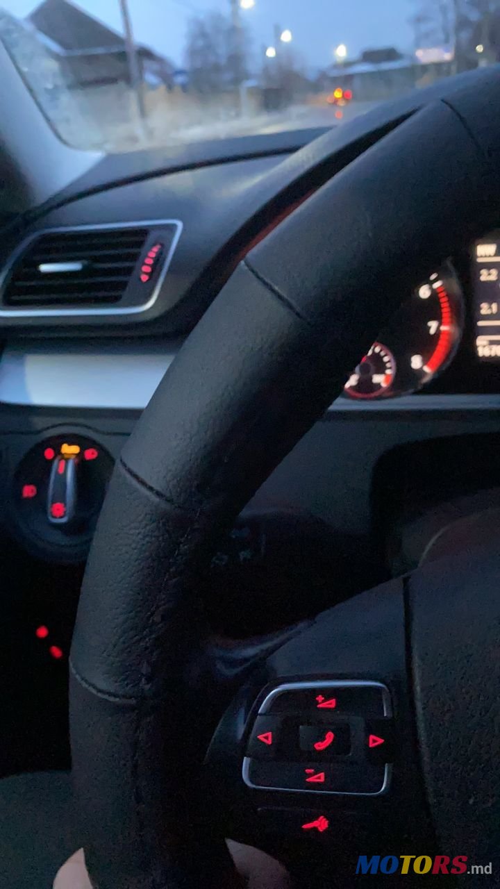 2012' Volkswagen Passat photo #2