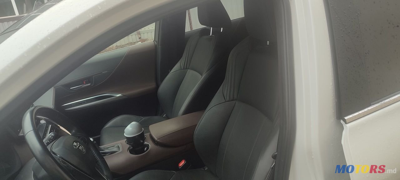 2021' Toyota Venza photo #2