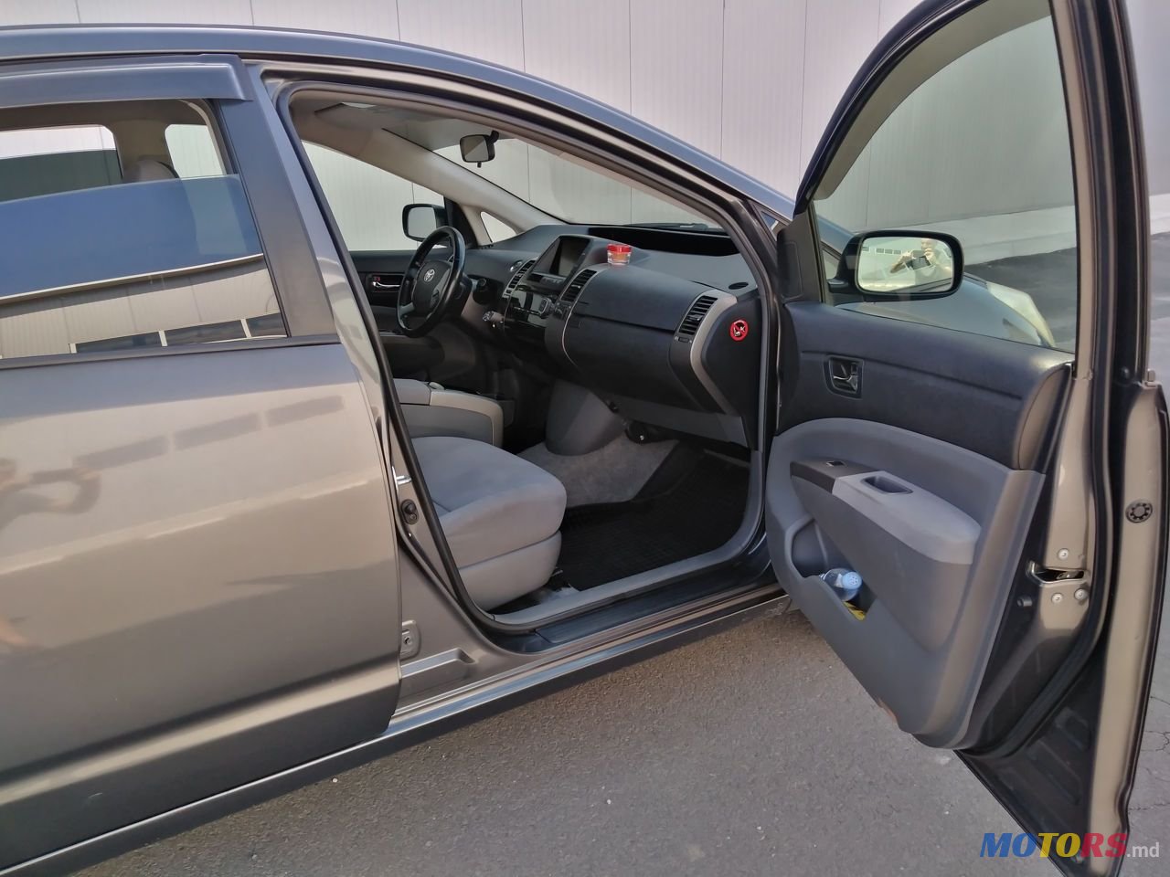 2008' Toyota Prius photo #5