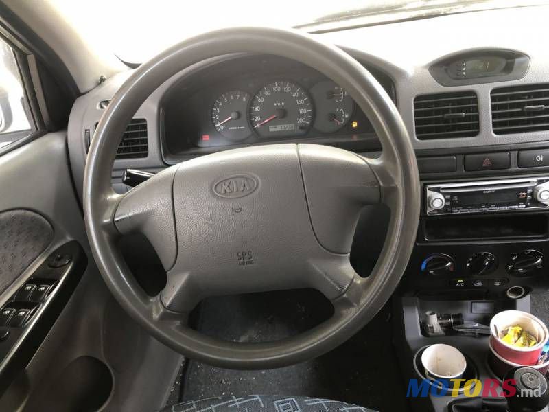 2004' Kia Rio photo #5