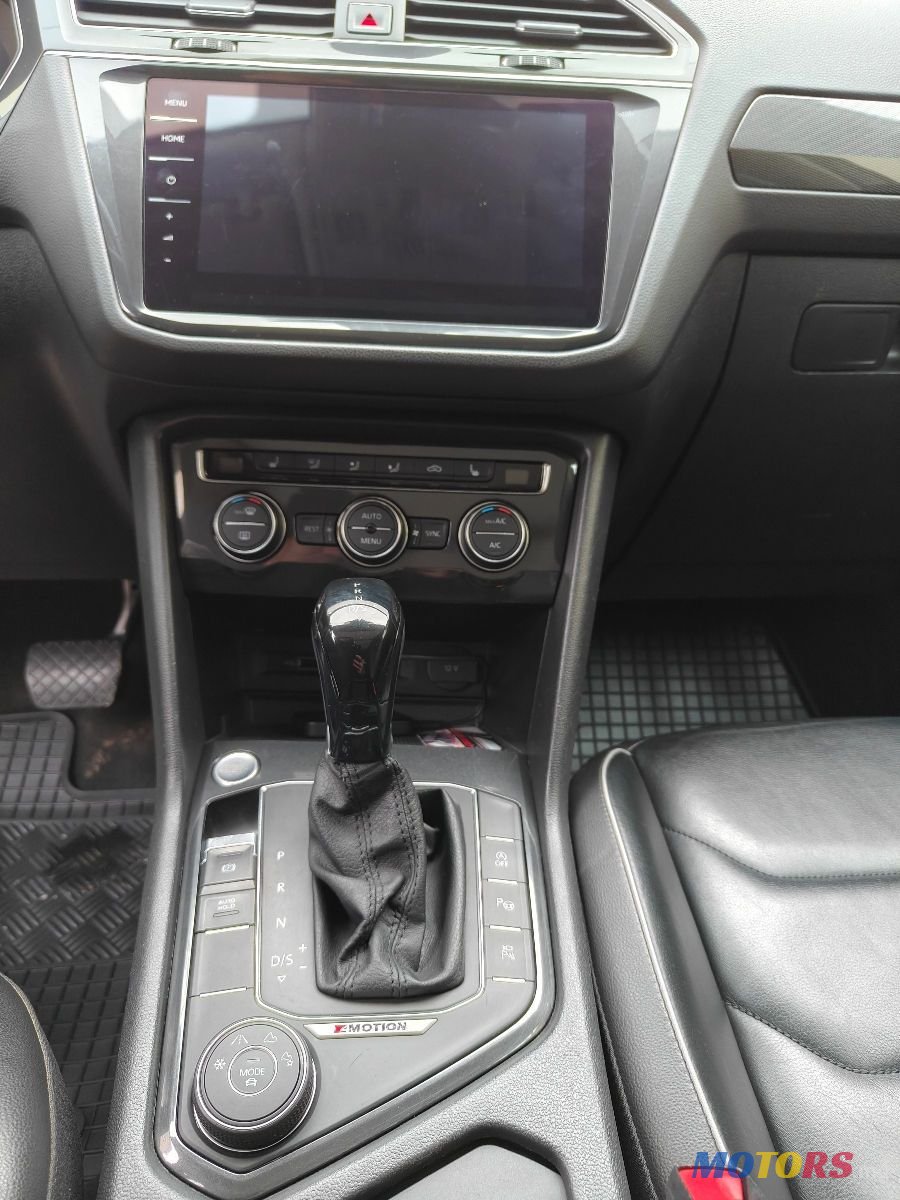 2018' Volkswagen Tiguan photo #4