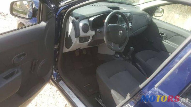 2013' Dacia Sandero photo #3
