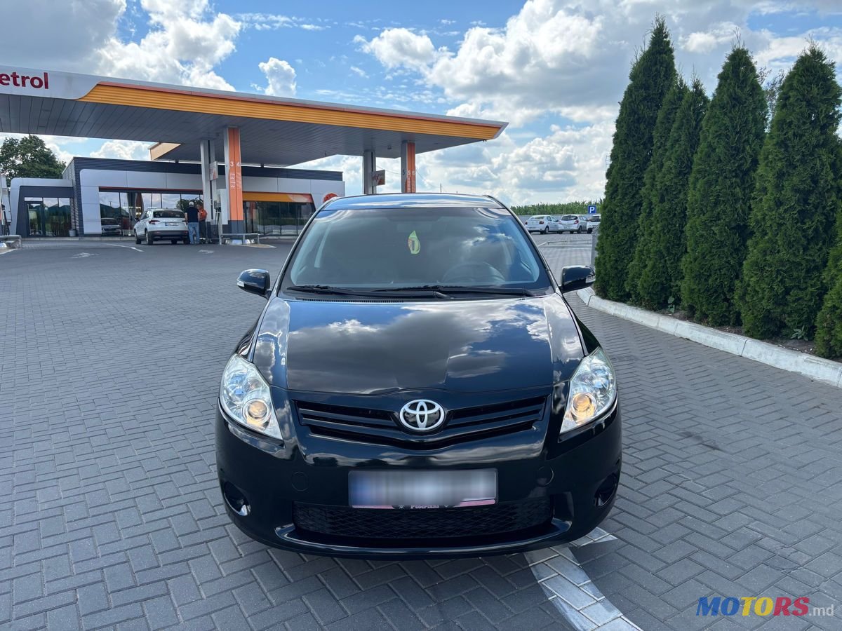 2012' Toyota Auris photo #2