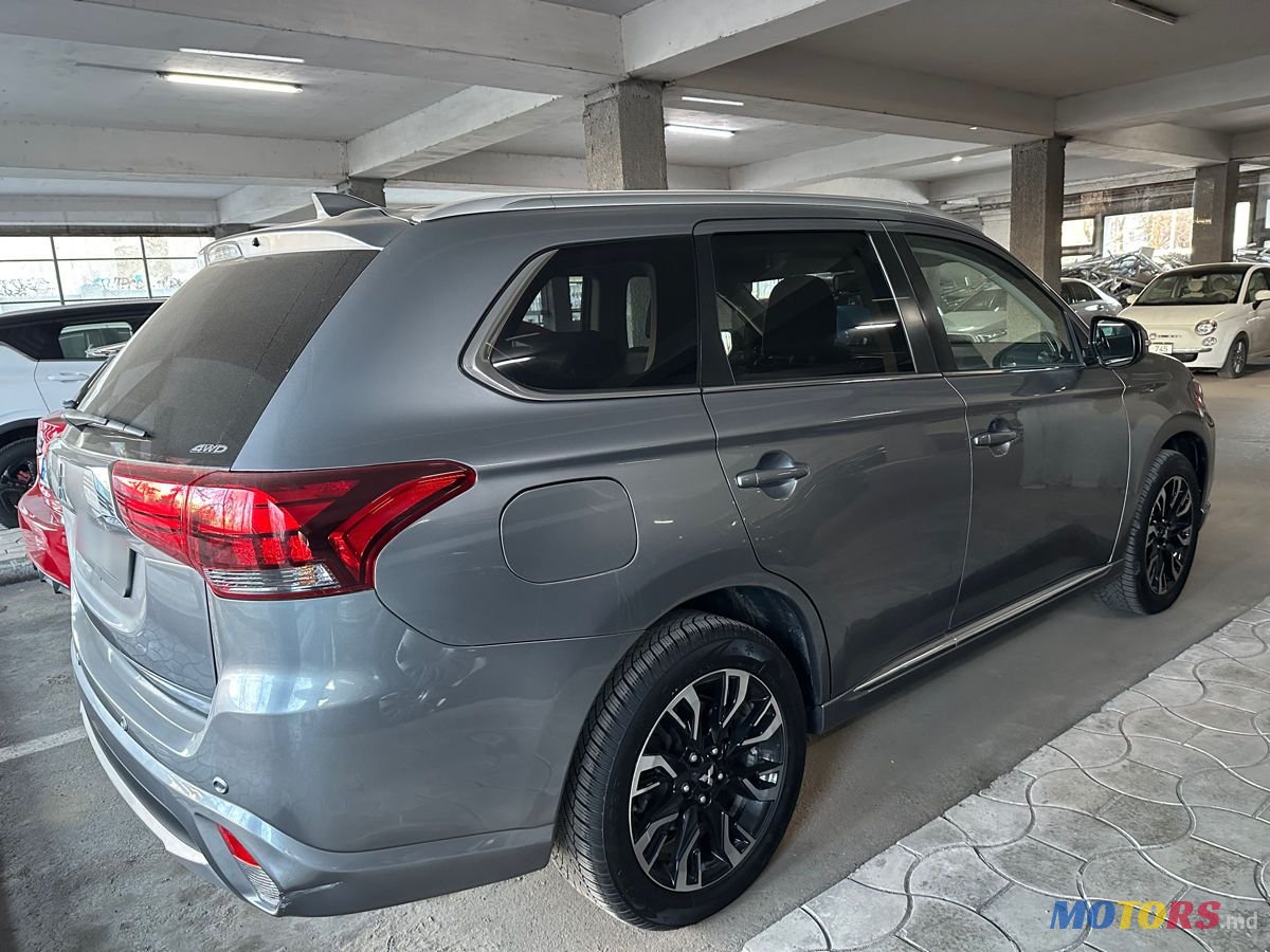 2015' Mitsubishi Outlander photo #3