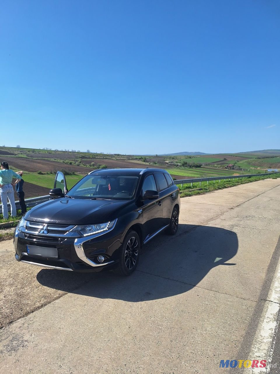 2015' Mitsubishi Outlander photo #2