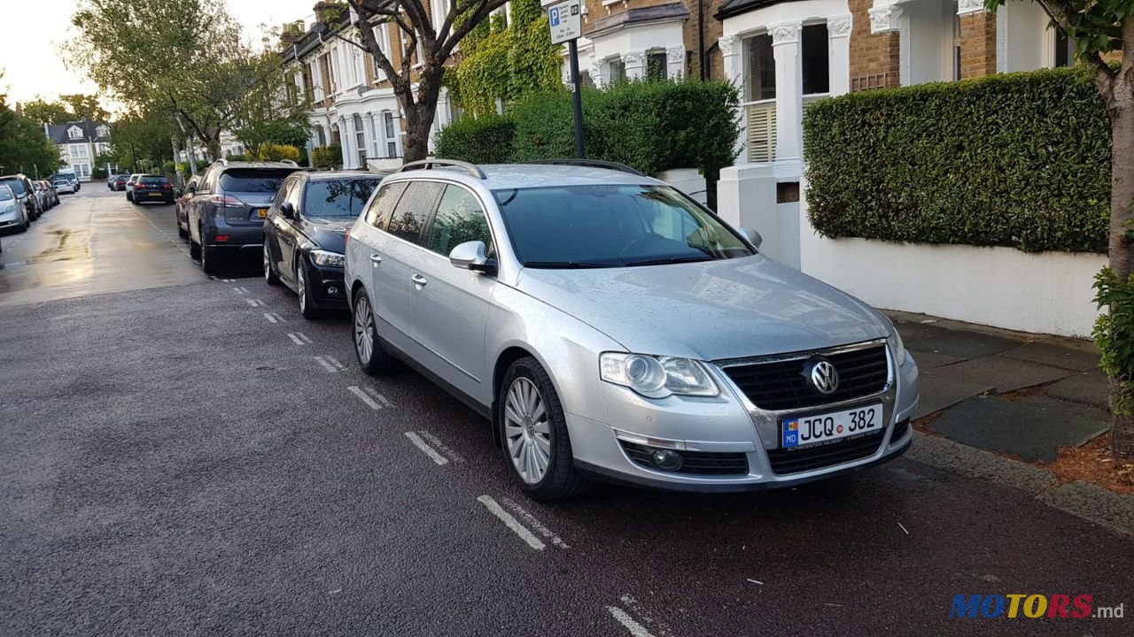 2010' Volkswagen Passat photo #5