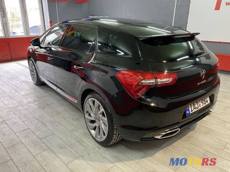 2012' Citroen DS5 photo #2