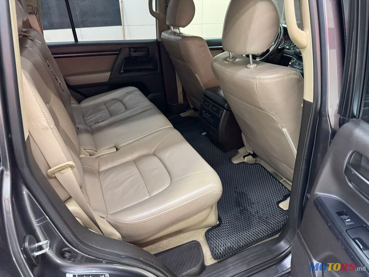 2009' Toyota Land Cruiser photo #4