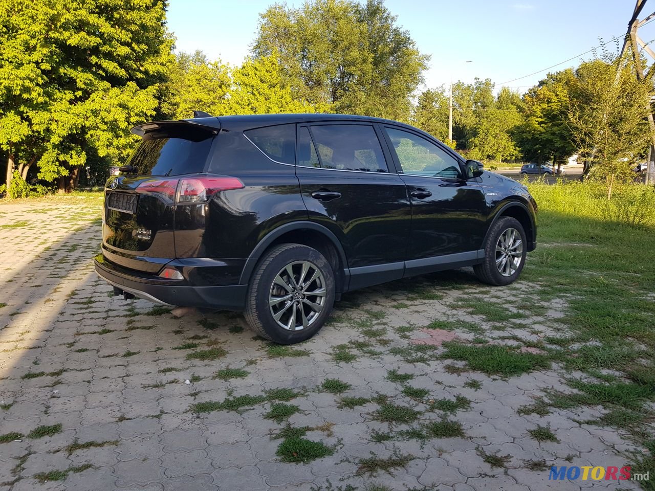 2017' Toyota RAV4 photo #2