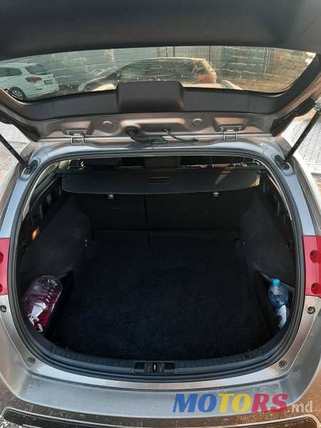 2014' Toyota Auris photo #2