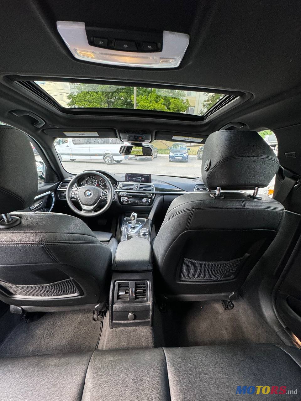 2018' BMW 3 Series Sedan photo #7