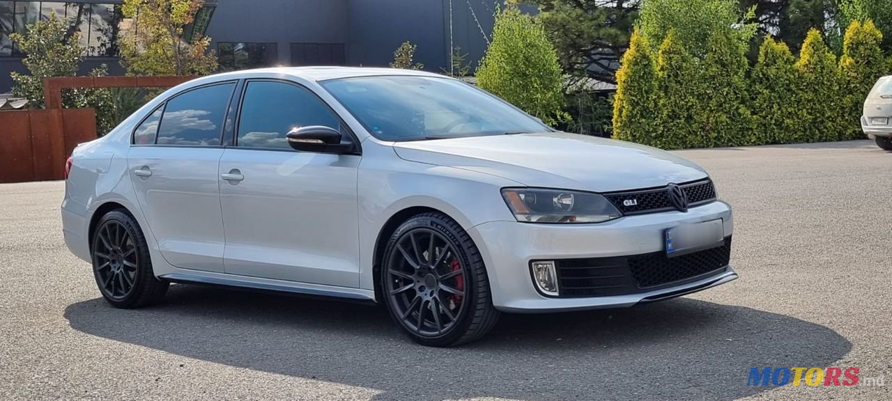 2012' Volkswagen Jetta photo #3