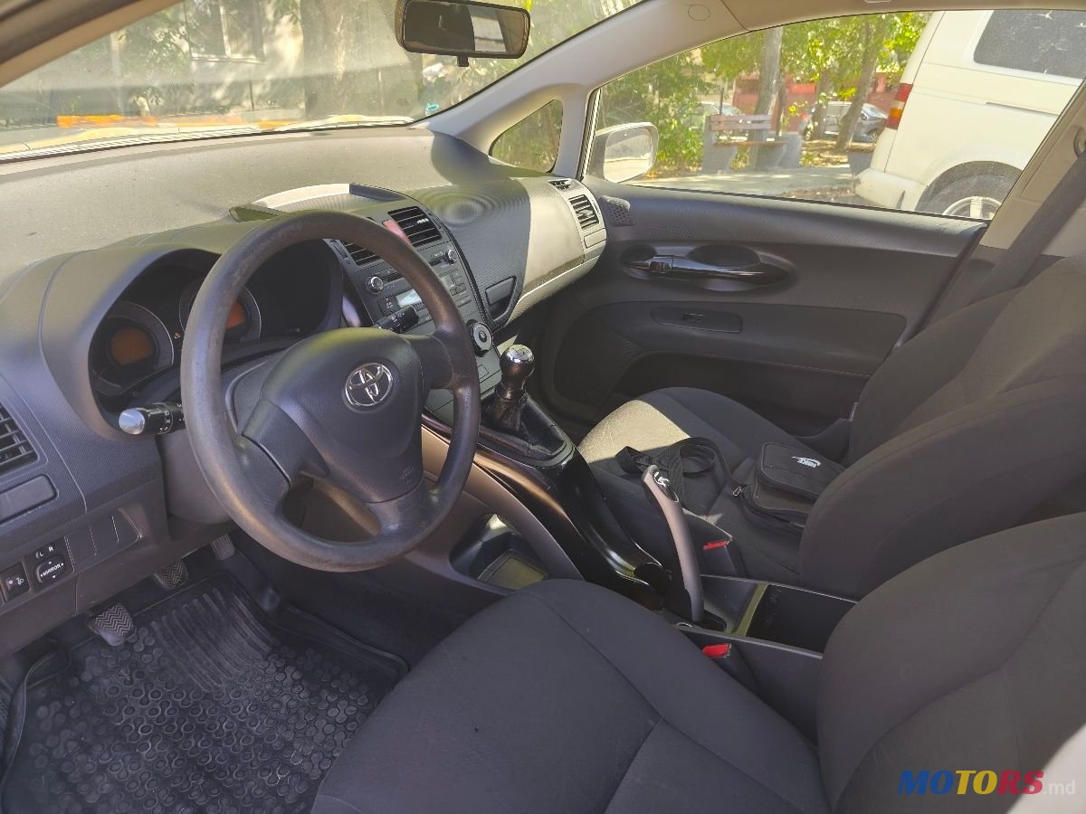 2009' Toyota Auris photo #3