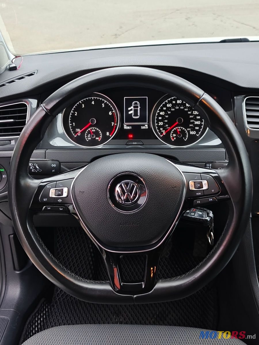 2019' Volkswagen Golf photo #6