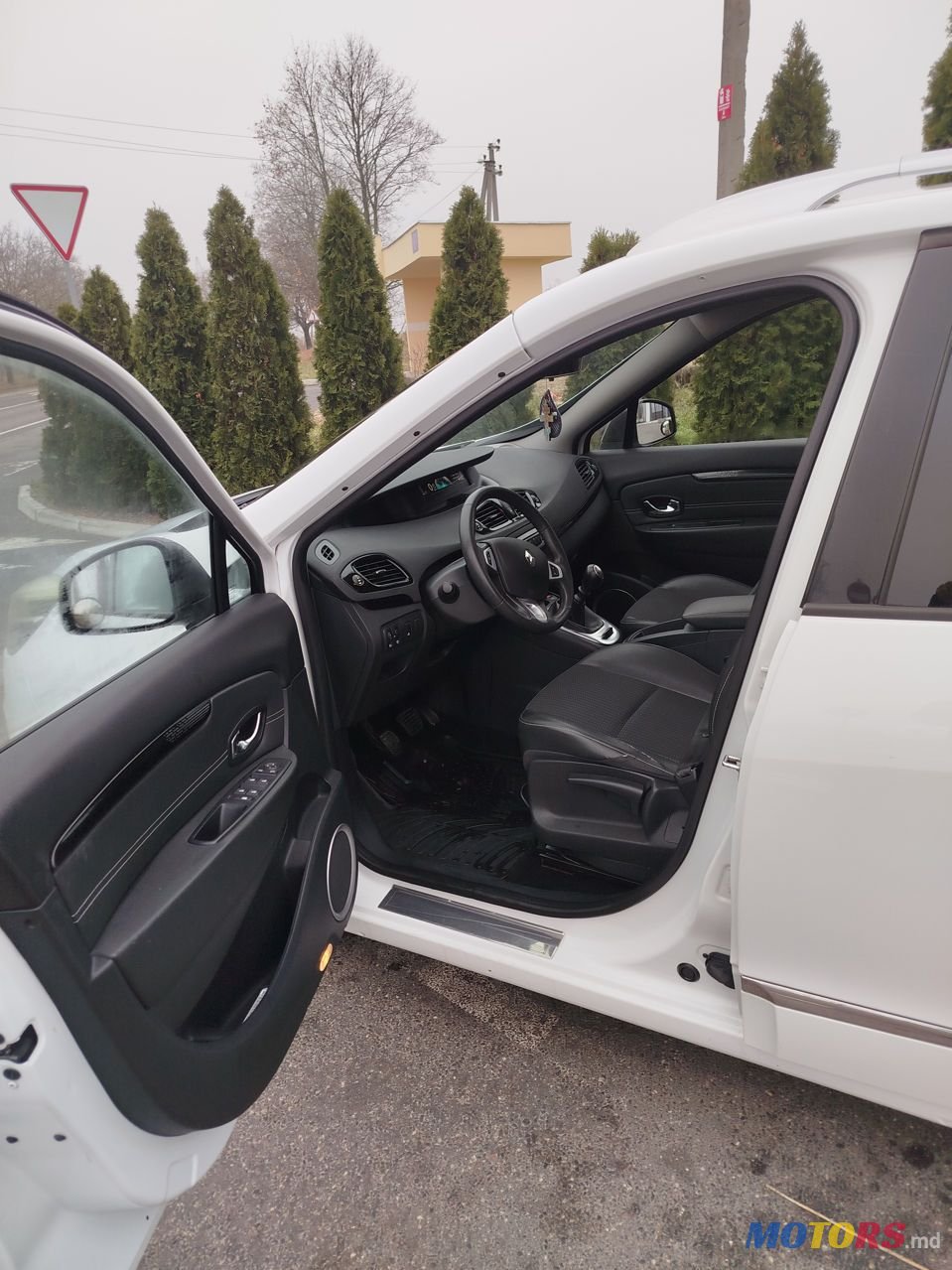 2012' Renault Grand Scenic photo #6