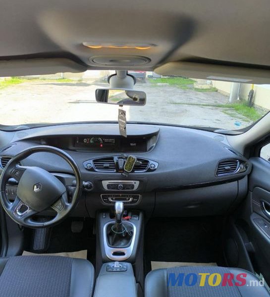 2014' Renault Scenic photo #1