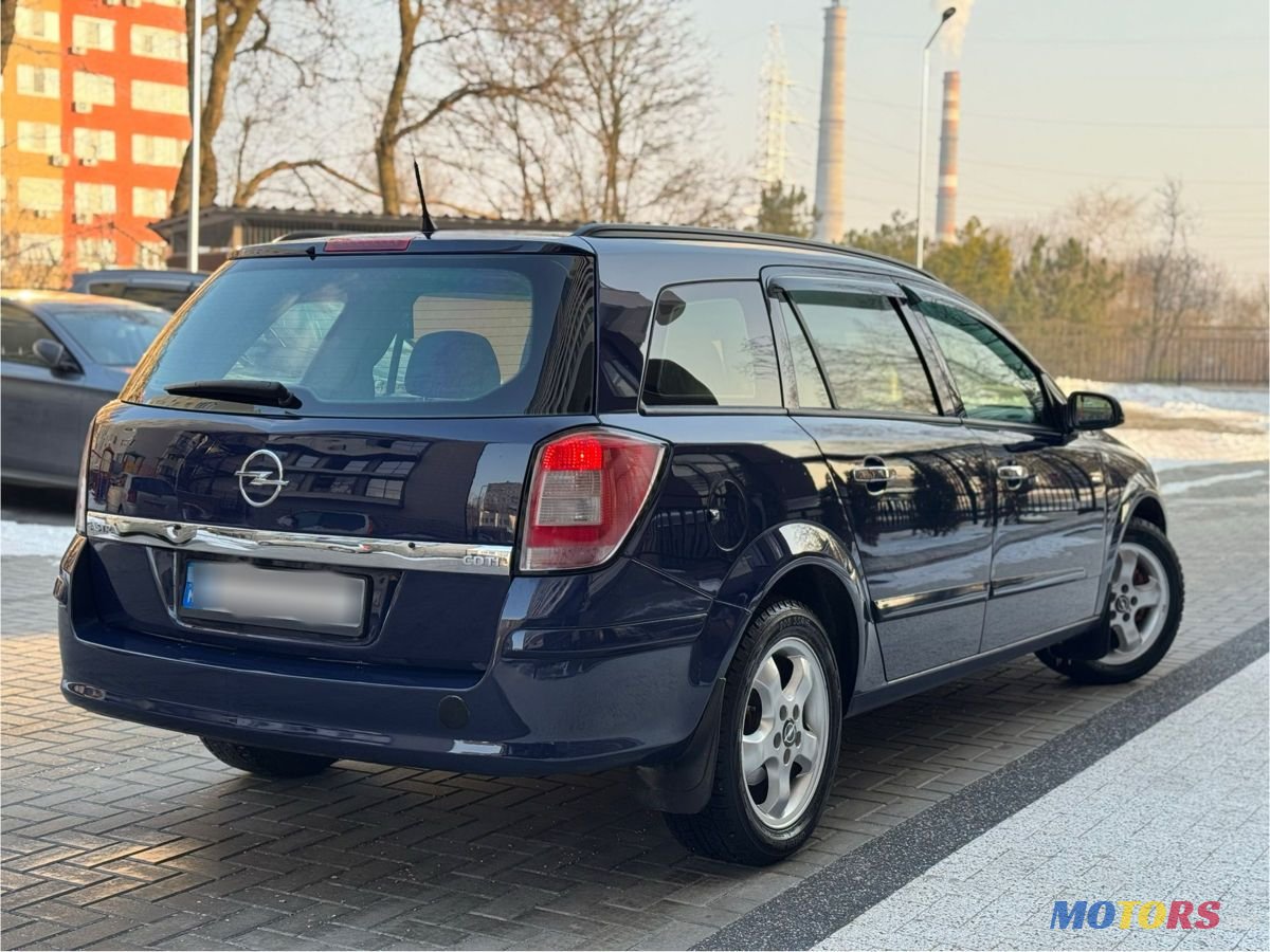 2008' Opel Astra photo #4