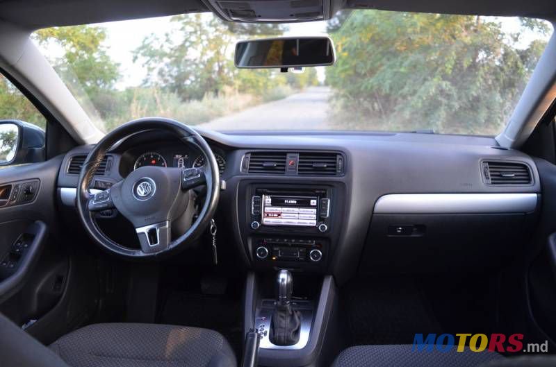 2011' Volkswagen Jetta photo #6