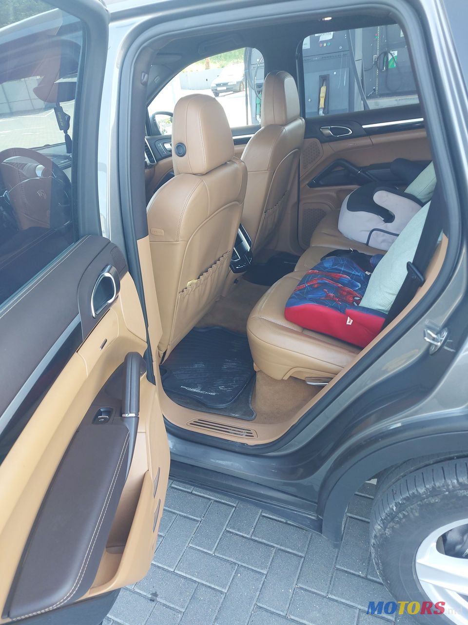 2011' Porsche Cayenne photo #6