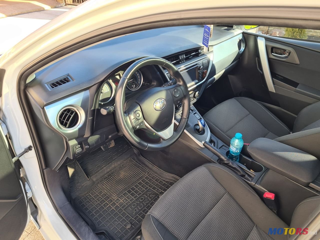 2013' Toyota Auris photo #3