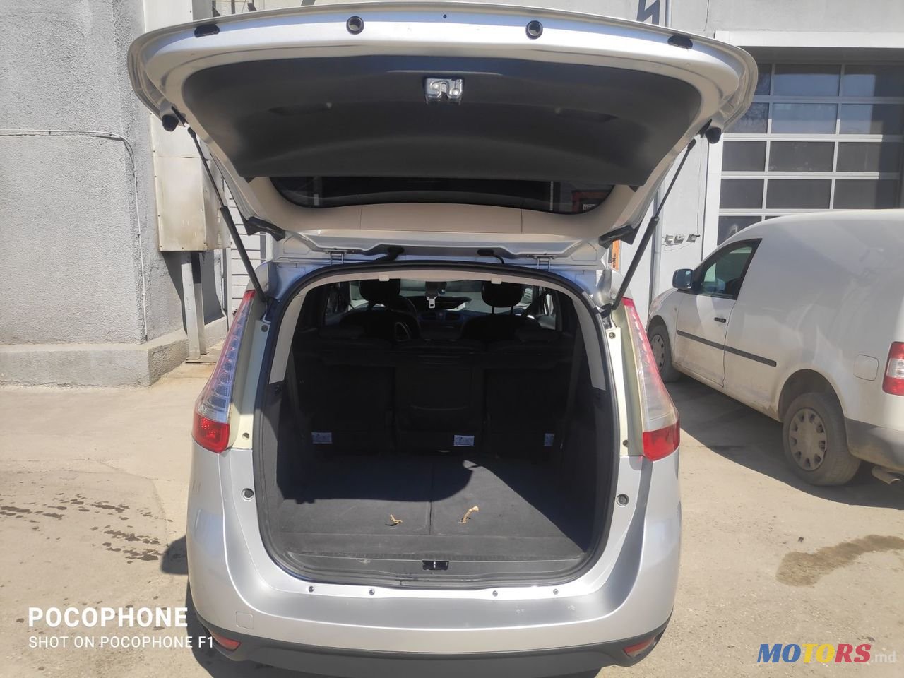 2010' Renault Grand Scenic photo #6