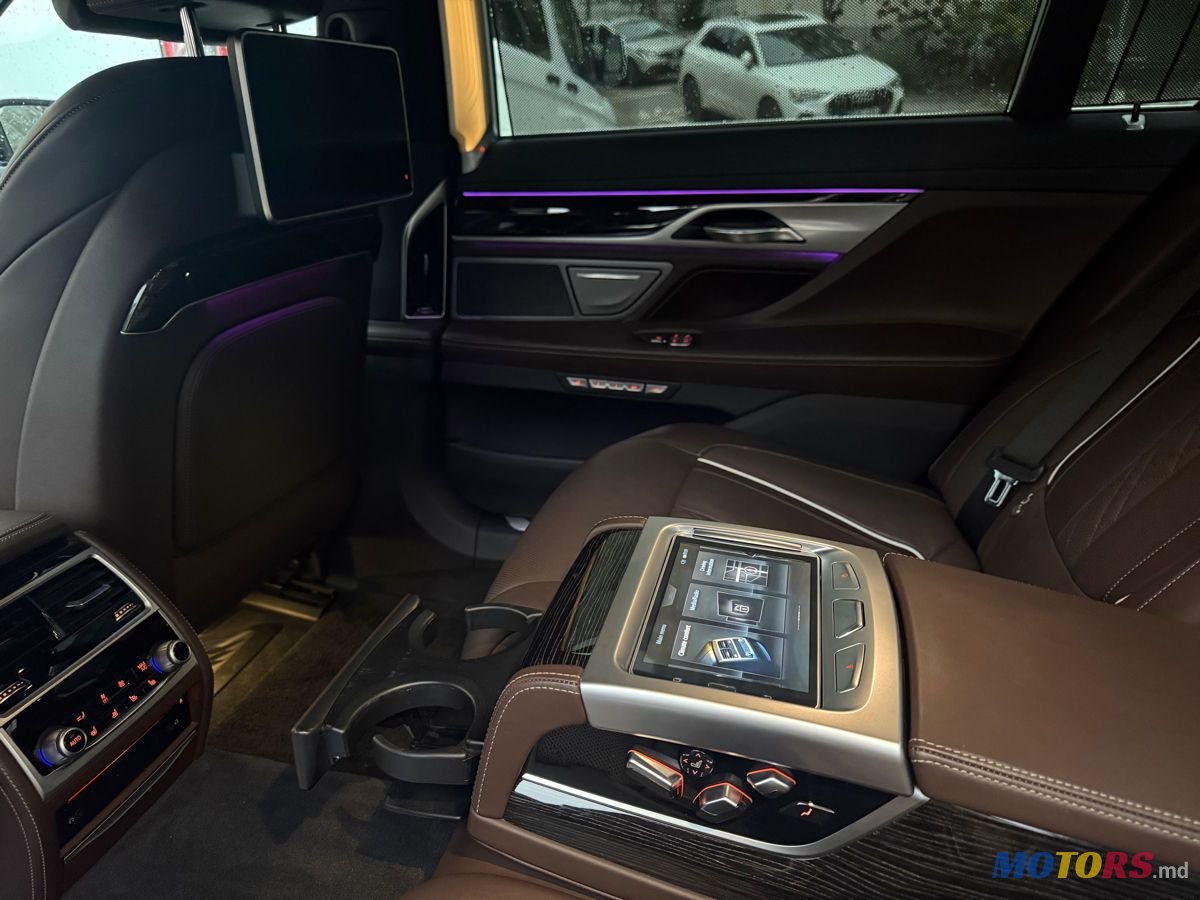 2017' BMW 7 Series photo #4