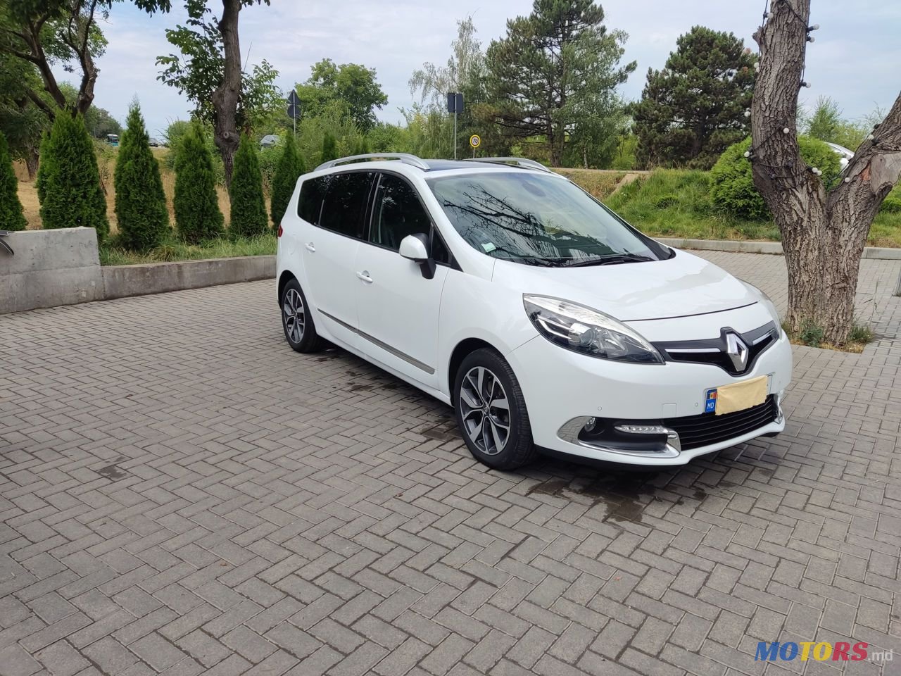 2013' Renault Grand Scenic photo #2