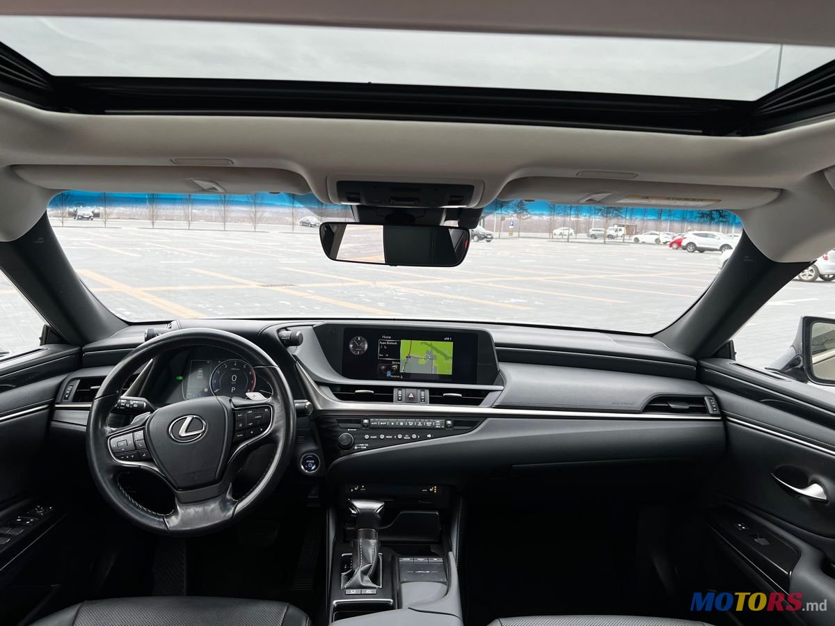 2019' Lexus Es Series photo #6