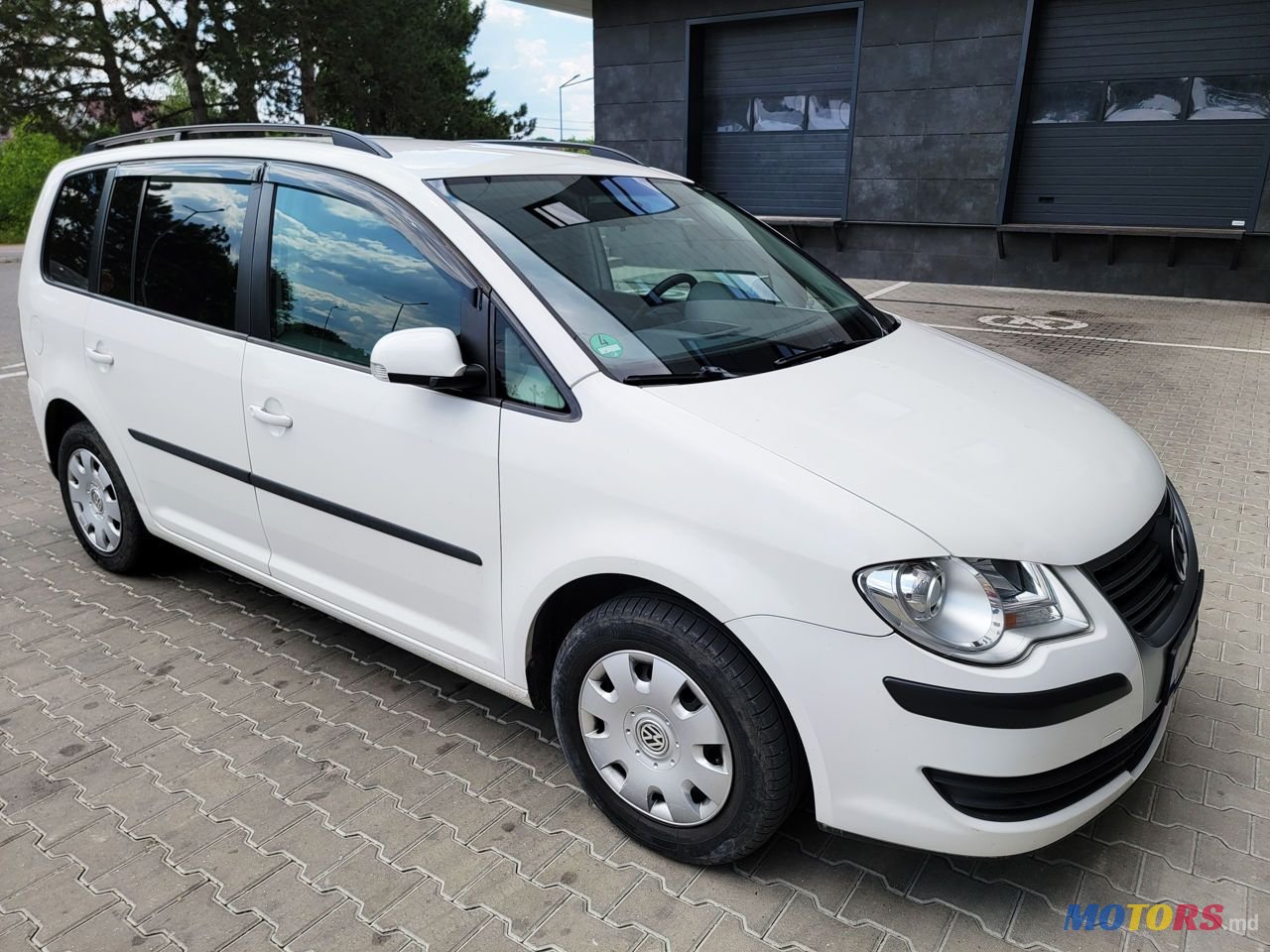 2008' Volkswagen Touran photo #1