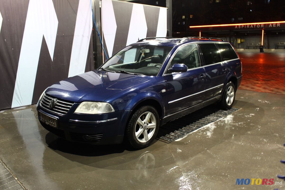 2001' Volkswagen Passat photo #1