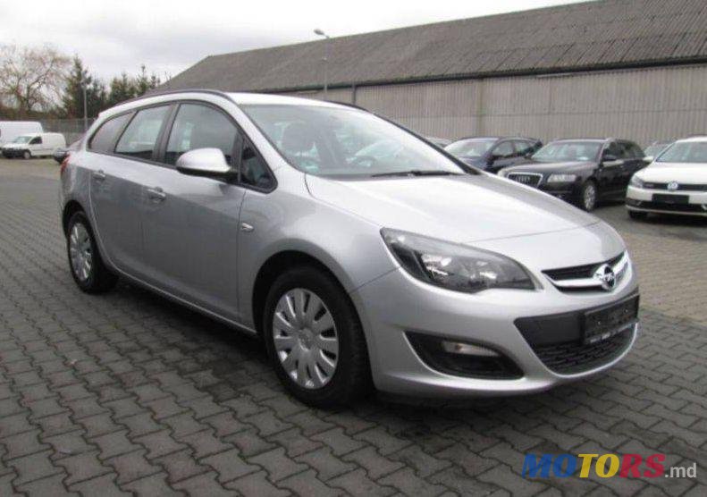 2013' Opel Astra photo #1