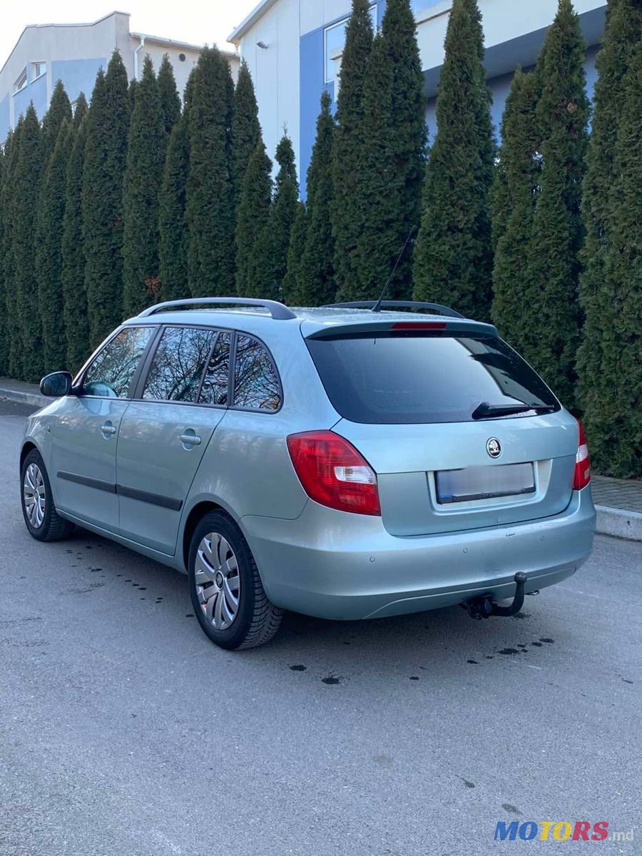 2011' Skoda Fabia photo #2