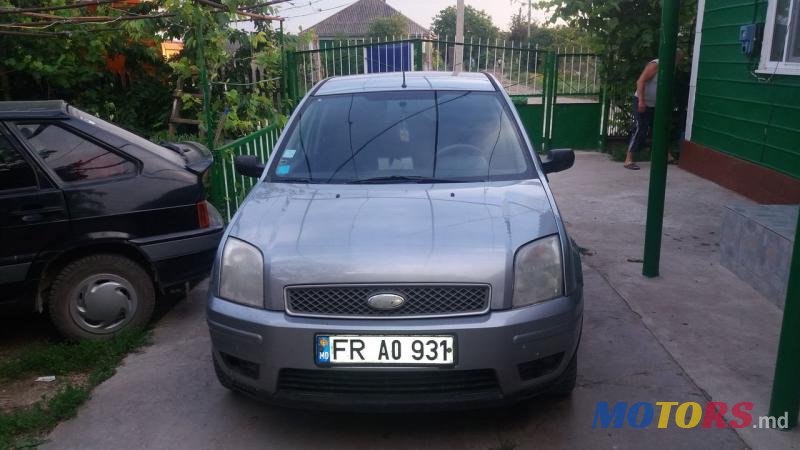 2004' Ford Focus photo #1