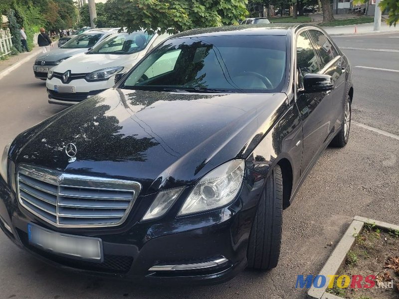 2011' Mercedes-Benz E-Class photo #1