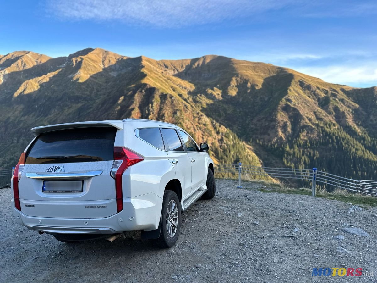 2017' Mitsubishi Pajero Sport photo #2