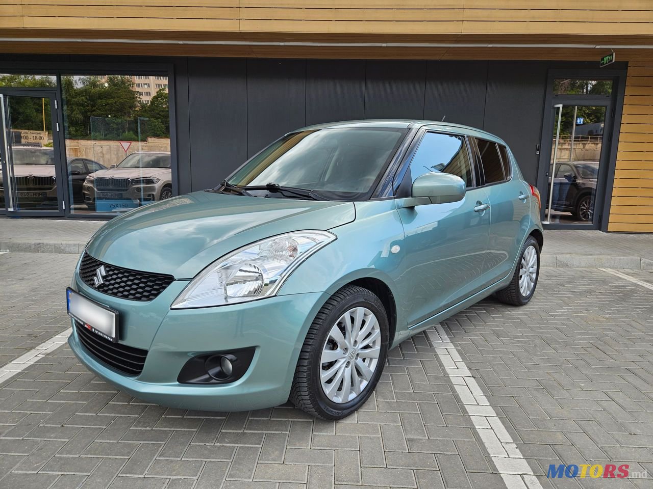 2013' Suzuki Swift photo #3
