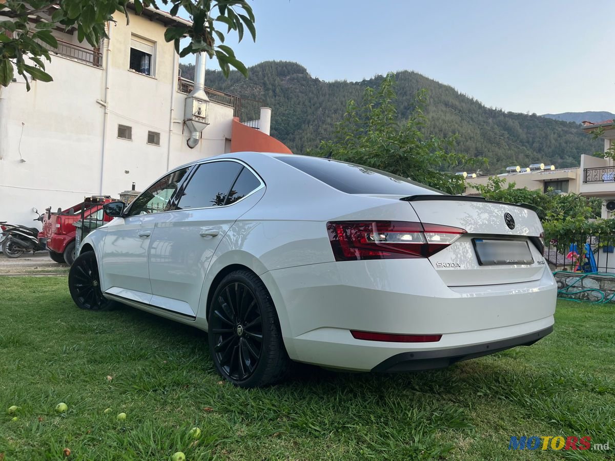 2019' Skoda Superb photo #4
