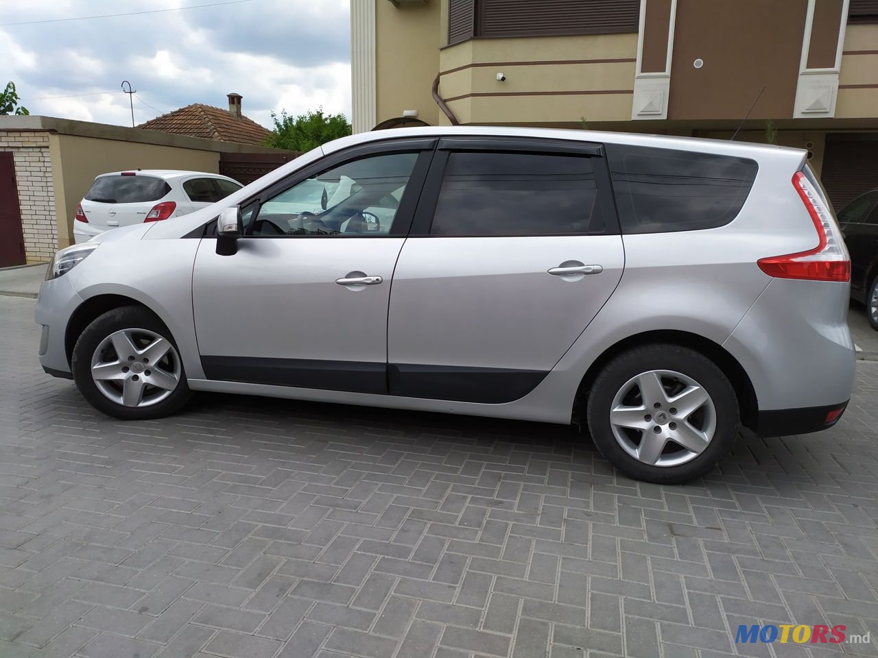 2012' Renault Grand Scenic photo #3